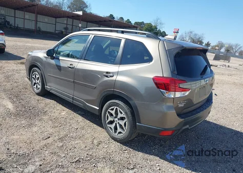 2021 Subaru Forester Premium z USA, uszkodzony, nr VIN JF2SKAFC0MH543576